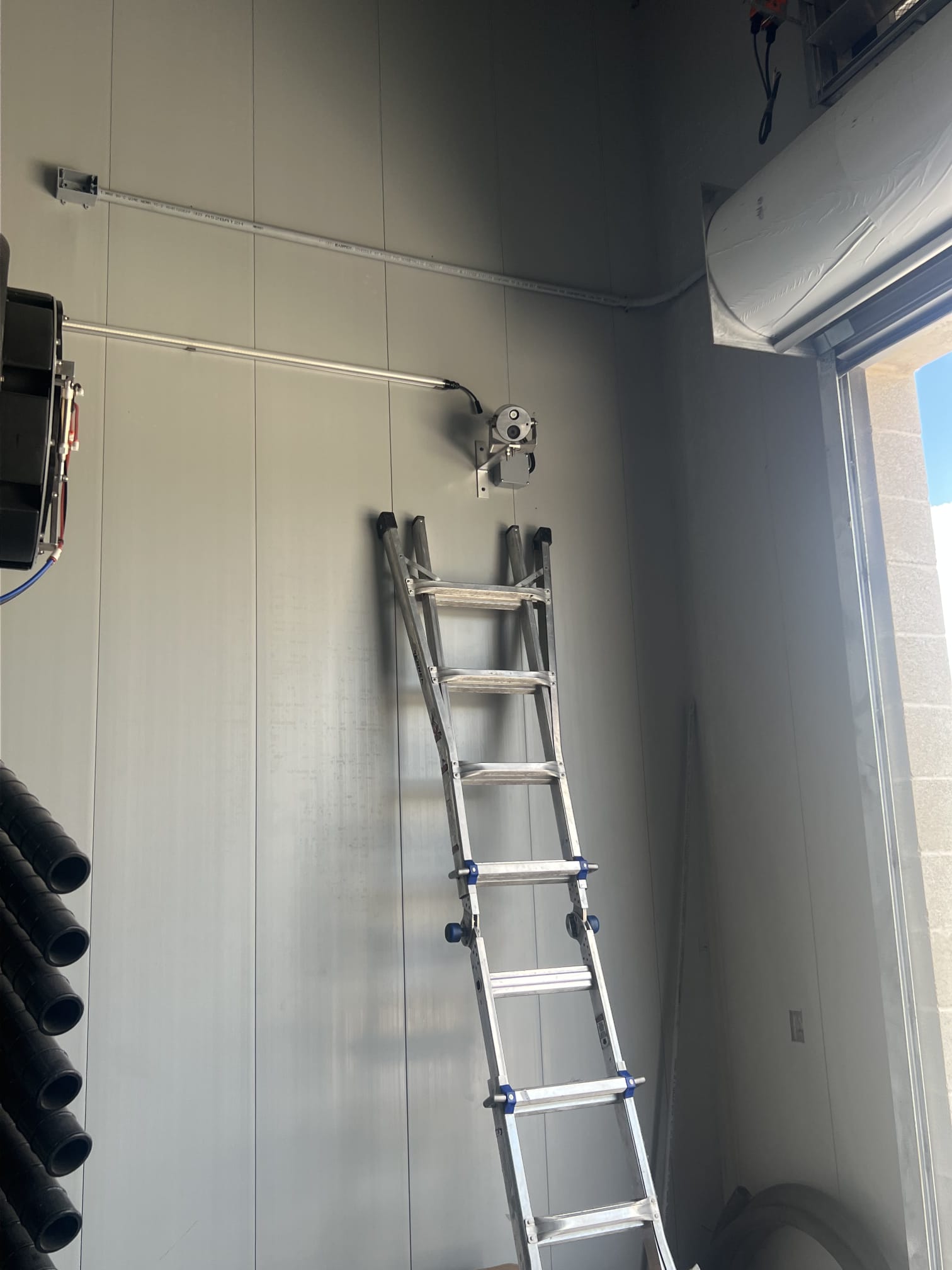 2MEB04-IP4K IP68 NEMA 4X explosion proof camera mounted in Pappy Car Wash tunnel Garland Texas
