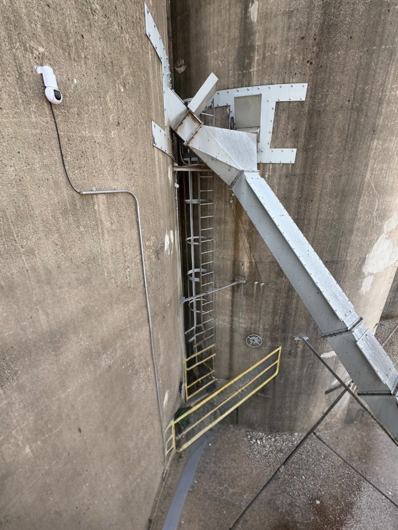 Ubiquiti UniFi G6 PTZ camera mounted to grain silo